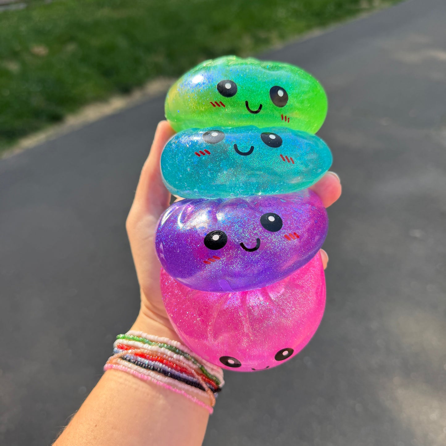 Squishy Toy - Viral Dumpling, Slow Rise Glitter - Hot Pink-on hand