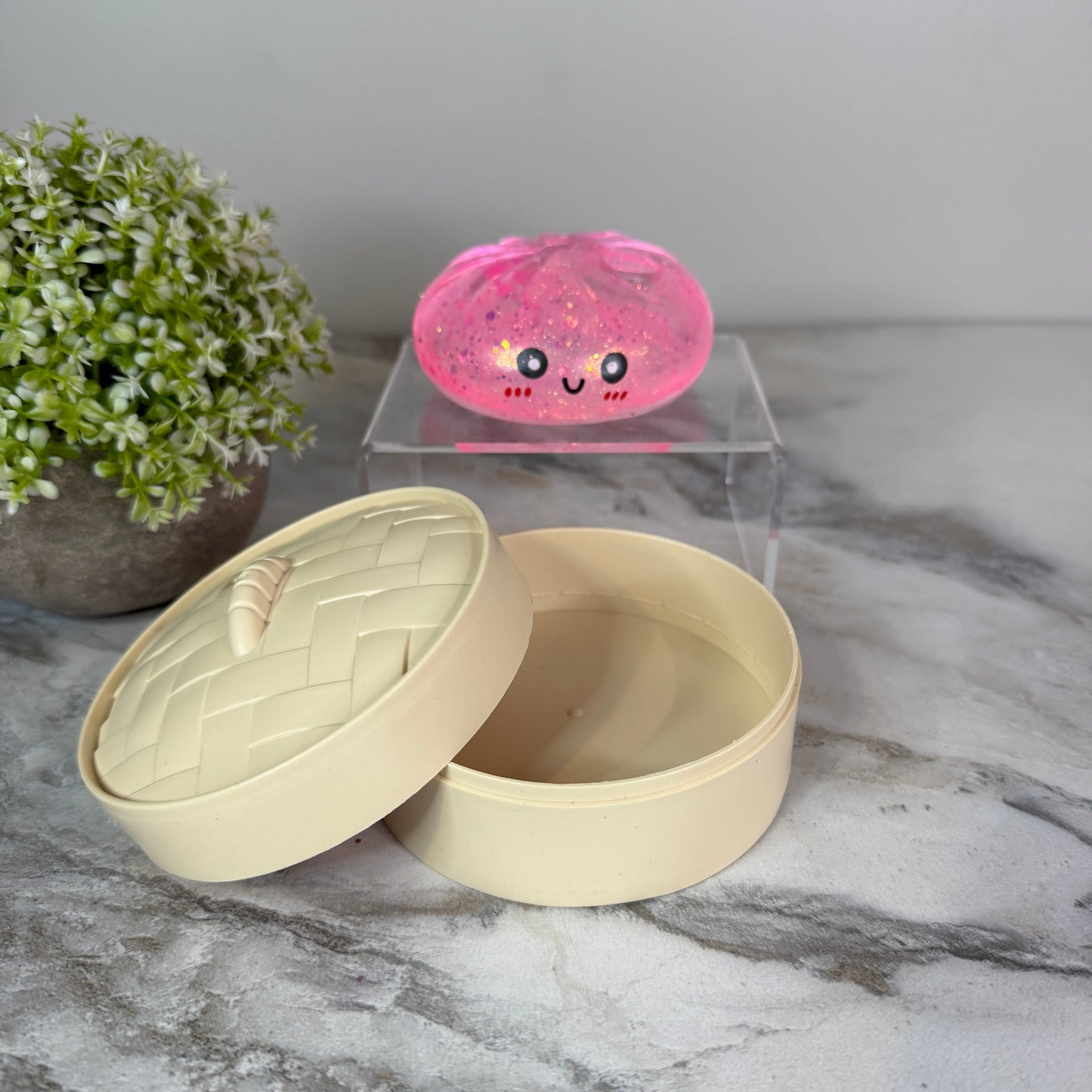 Squishy Toy - Viral Dumpling, Slow Rise Glitter - Light Pink-on hand
