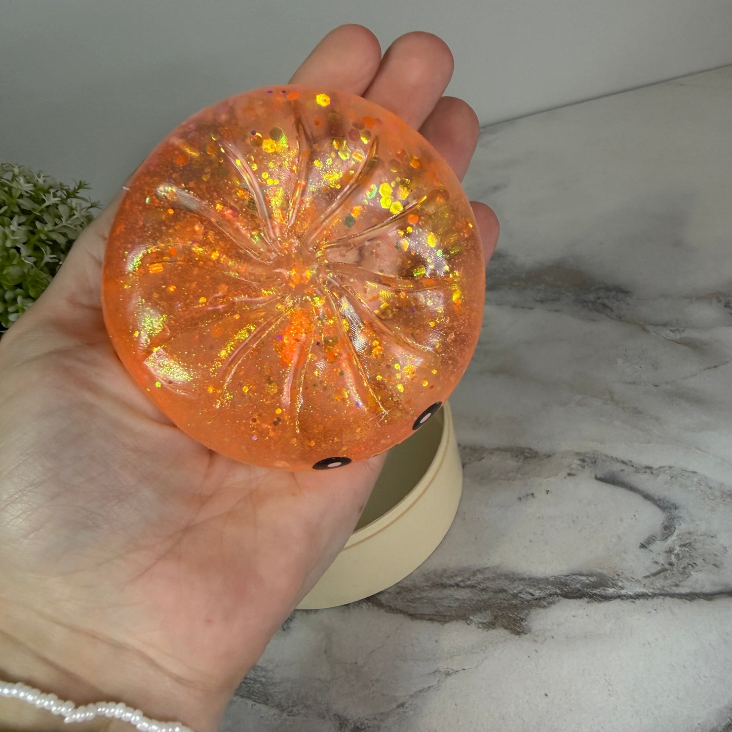 Squishy Toy - Viral Dumpling, Slow Rise Glitter - Light Orange-on hand