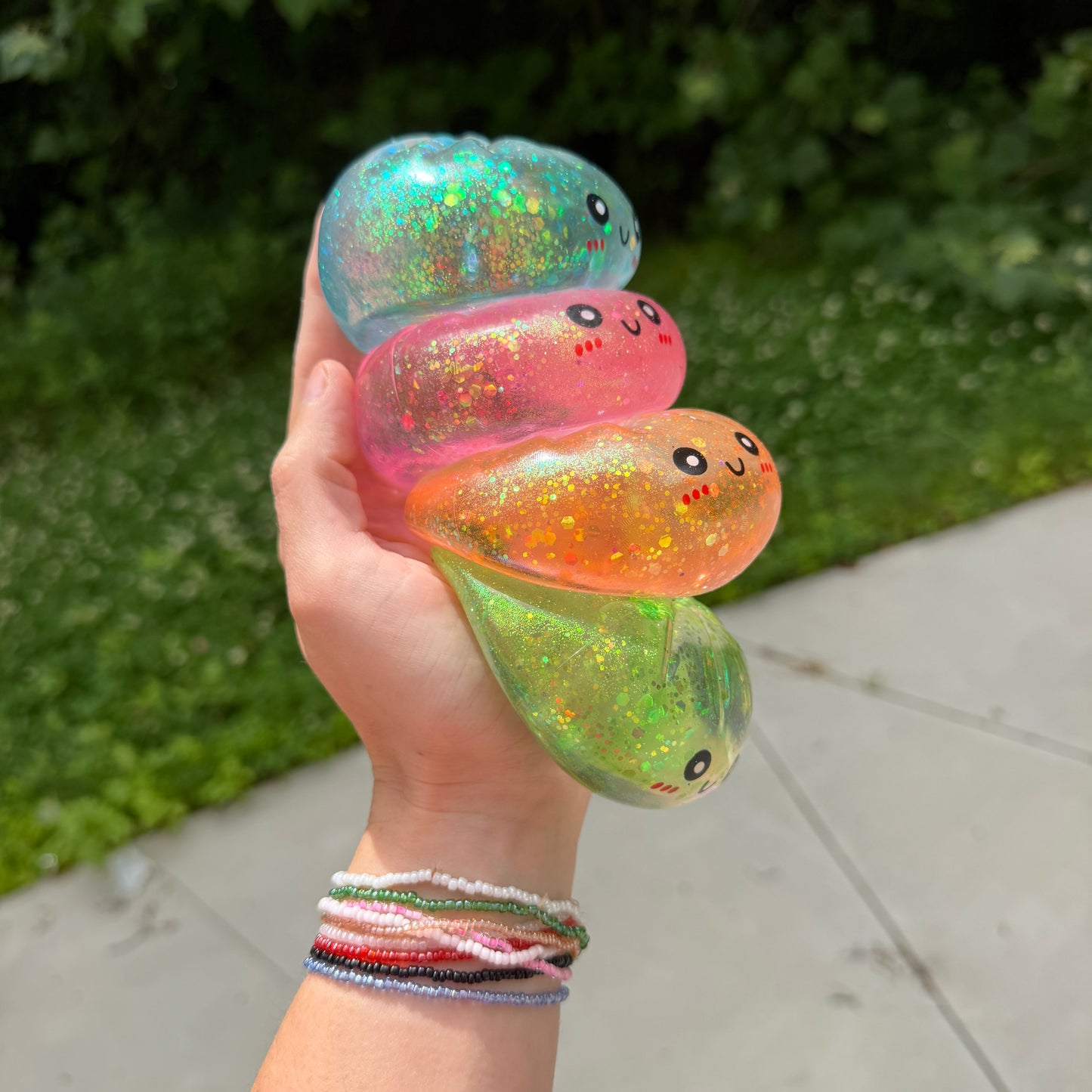 Squishy Toy - Viral Dumpling, Slow Rise Glitter - Light Pink-on hand