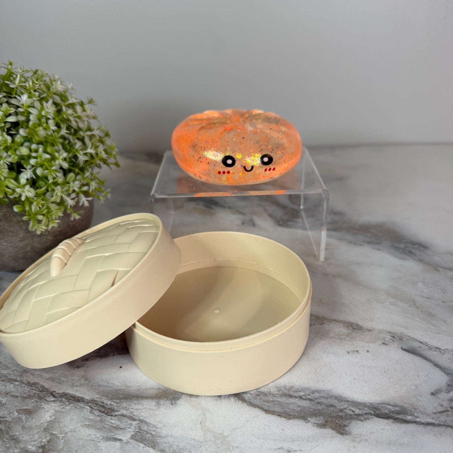 Squishy Toy - Viral Dumpling, Slow Rise Glitter - Light Orange-on hand