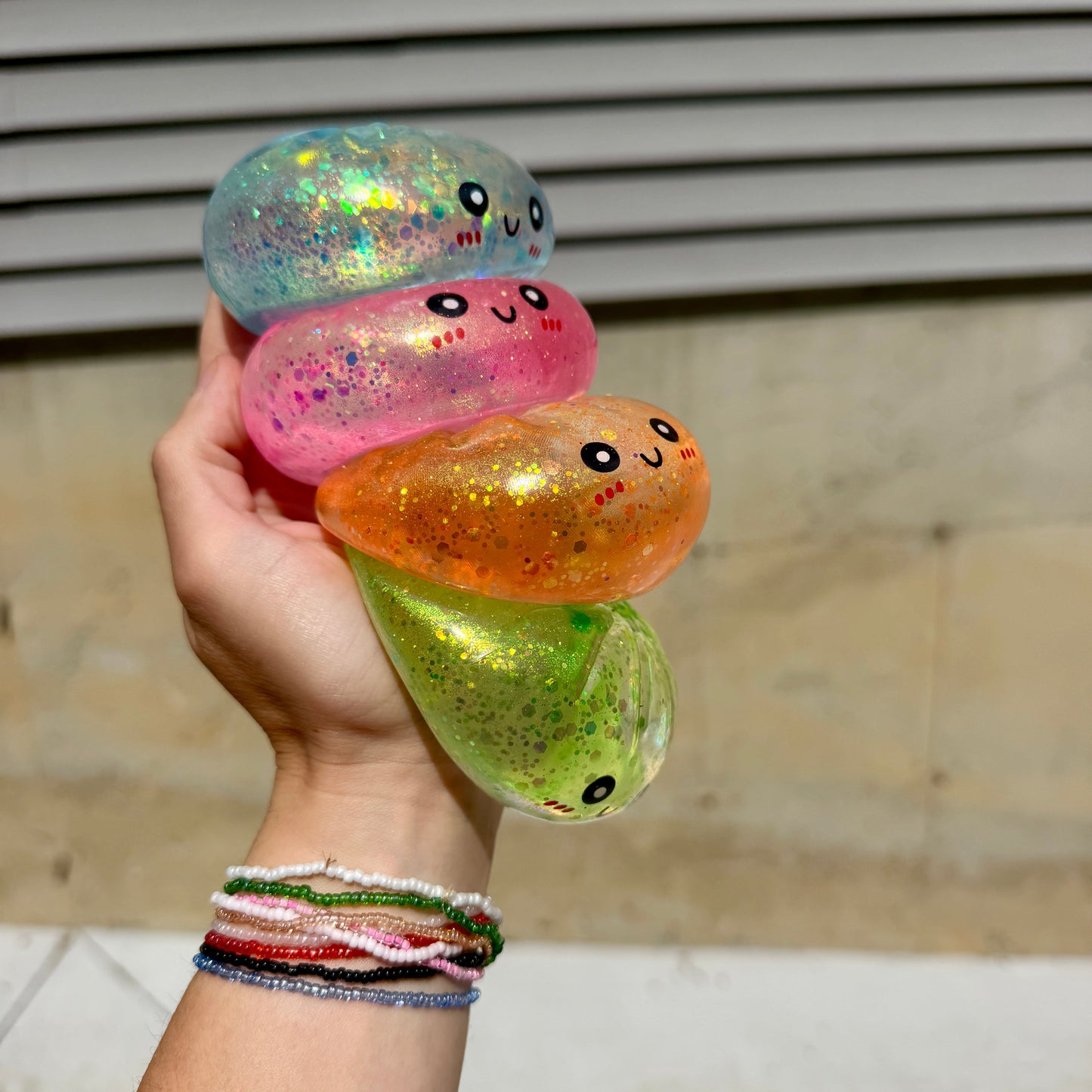 Squishy Toy - Viral Dumpling, Slow Rise Glitter - Light Pink-on hand
