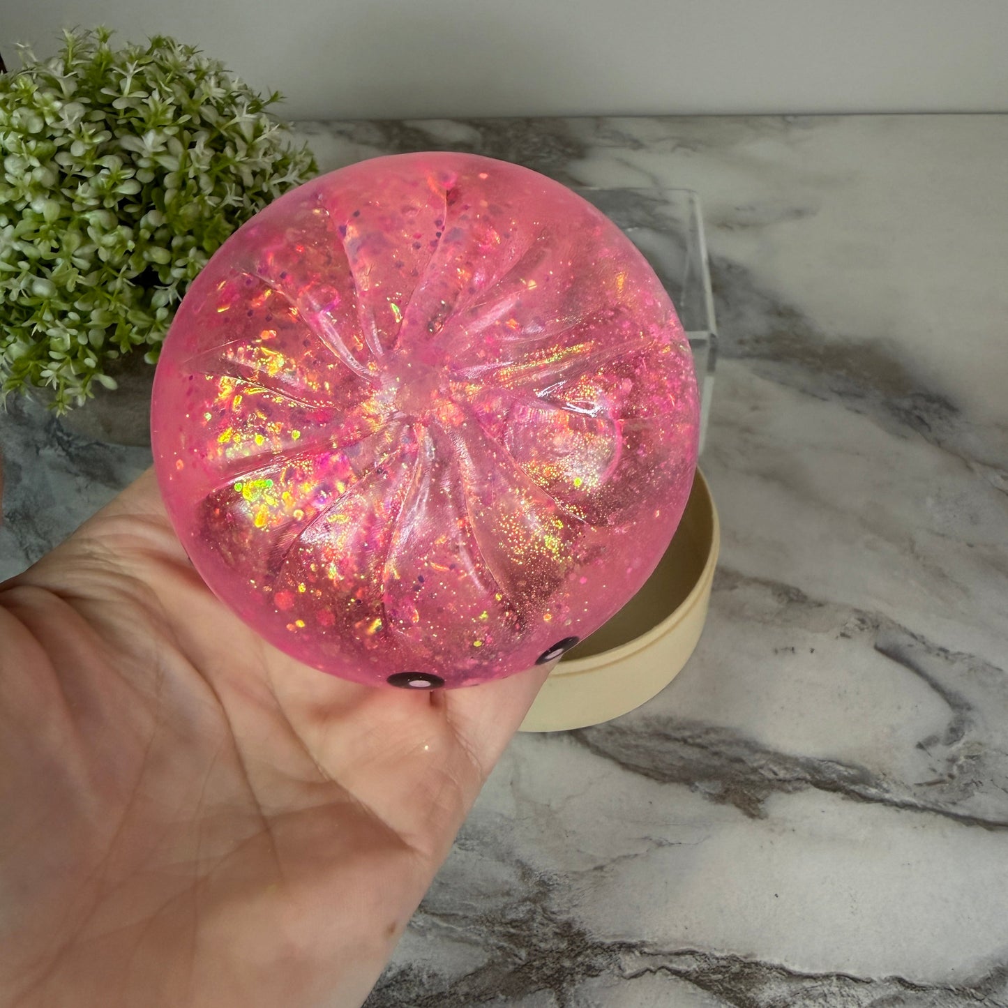 Squishy Toy - Viral Dumpling, Slow Rise Glitter - Light Pink-on hand