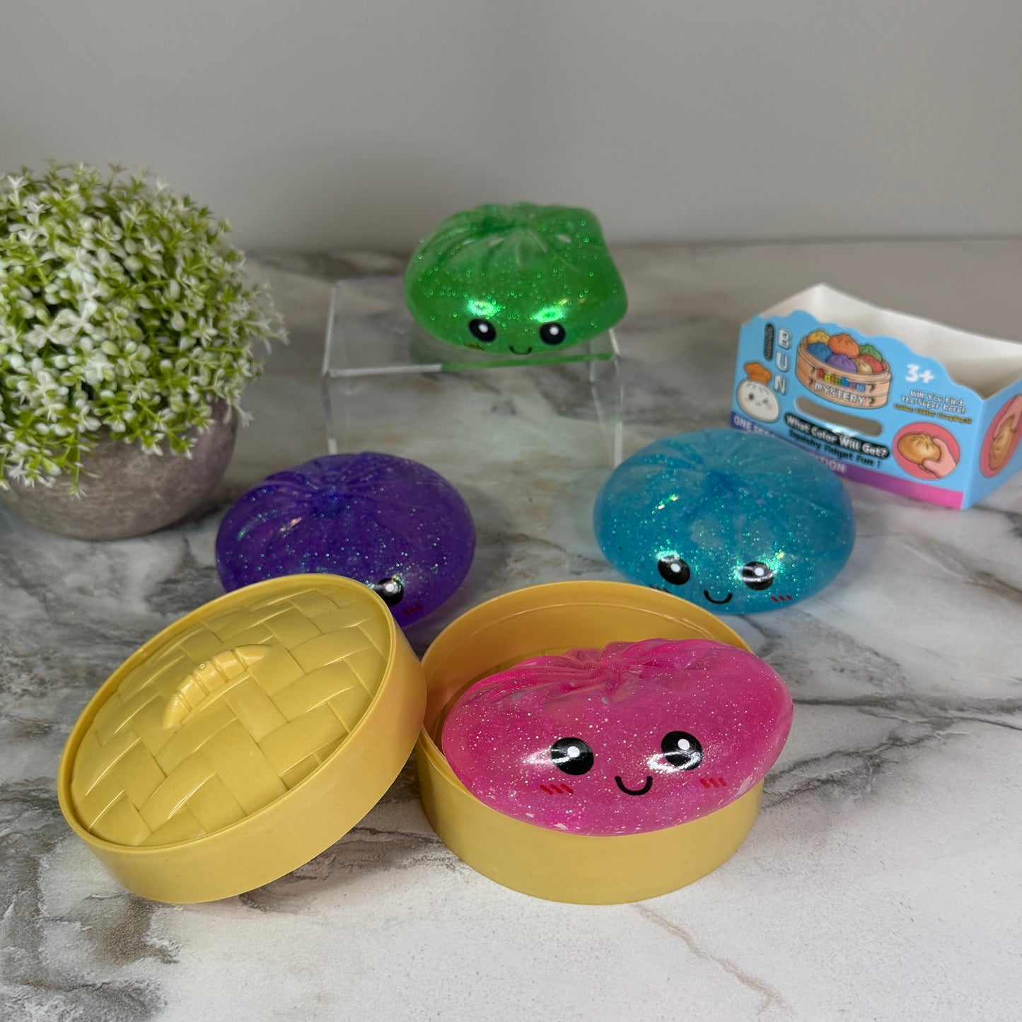 Squishy Toy - Viral Dumpling, Slow Rise Glitter - Hot Pink-on hand