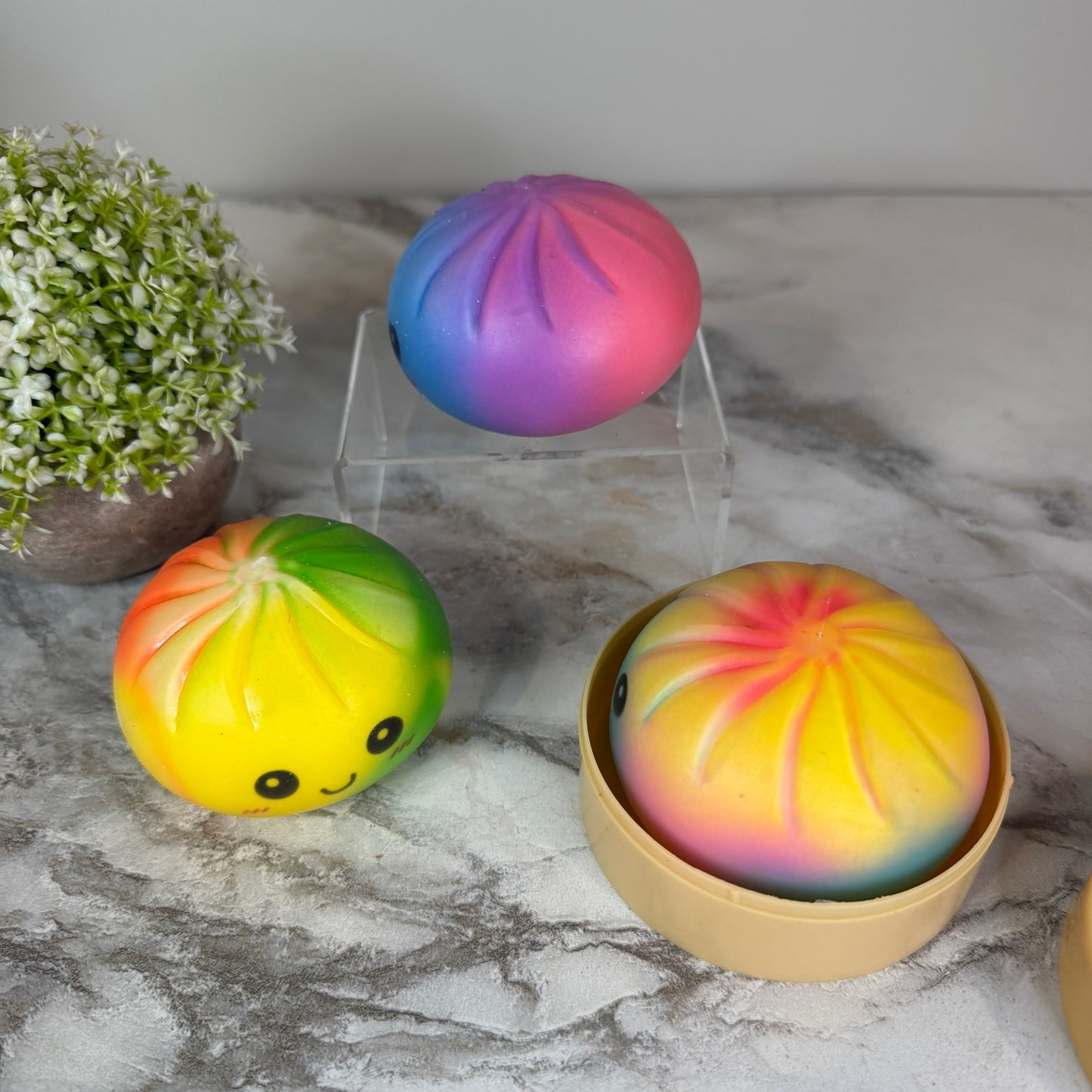 Squishy Toy - Viral Dumpling, Ombré-on hand